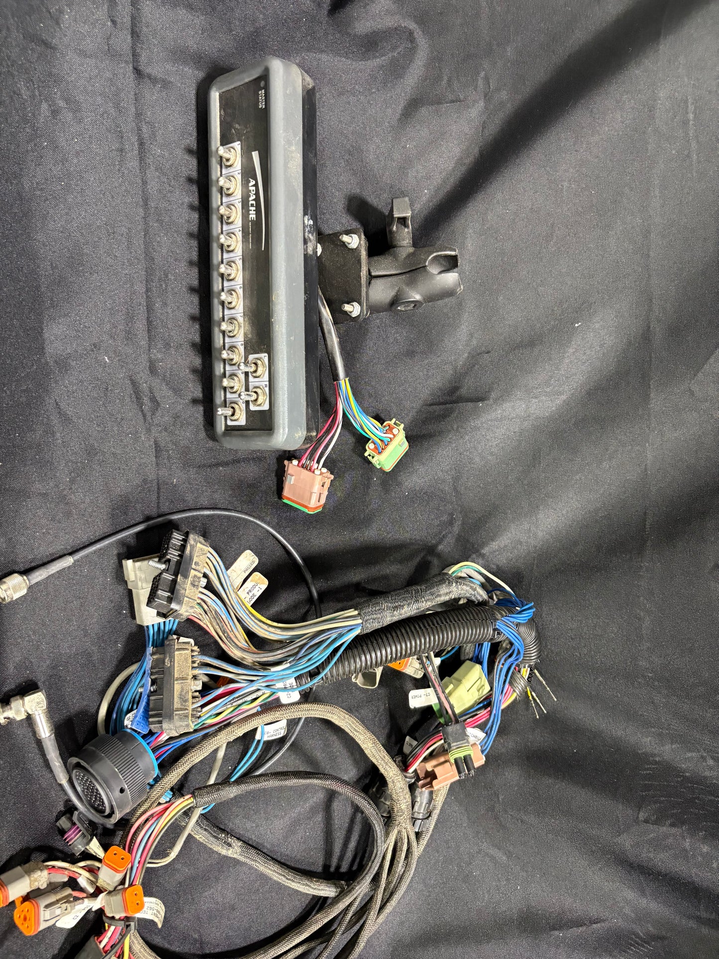 Used Apache Switch Box and Cabling 420301070