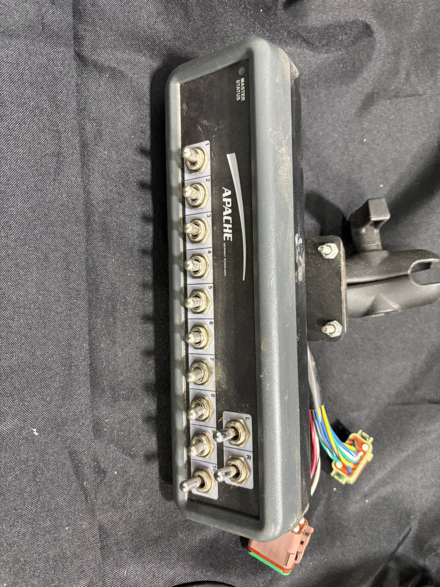 Used Apache Switch Box and Cabling 420301070